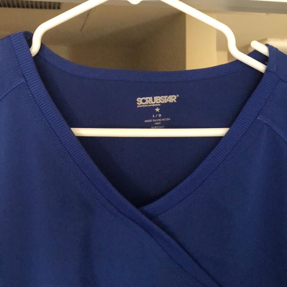 Scrub top - Picture 2 of 3
